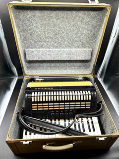 Hohner Jubilee 96 Button Accordion 96 Bass 25 Treble 3 Register B/White Case