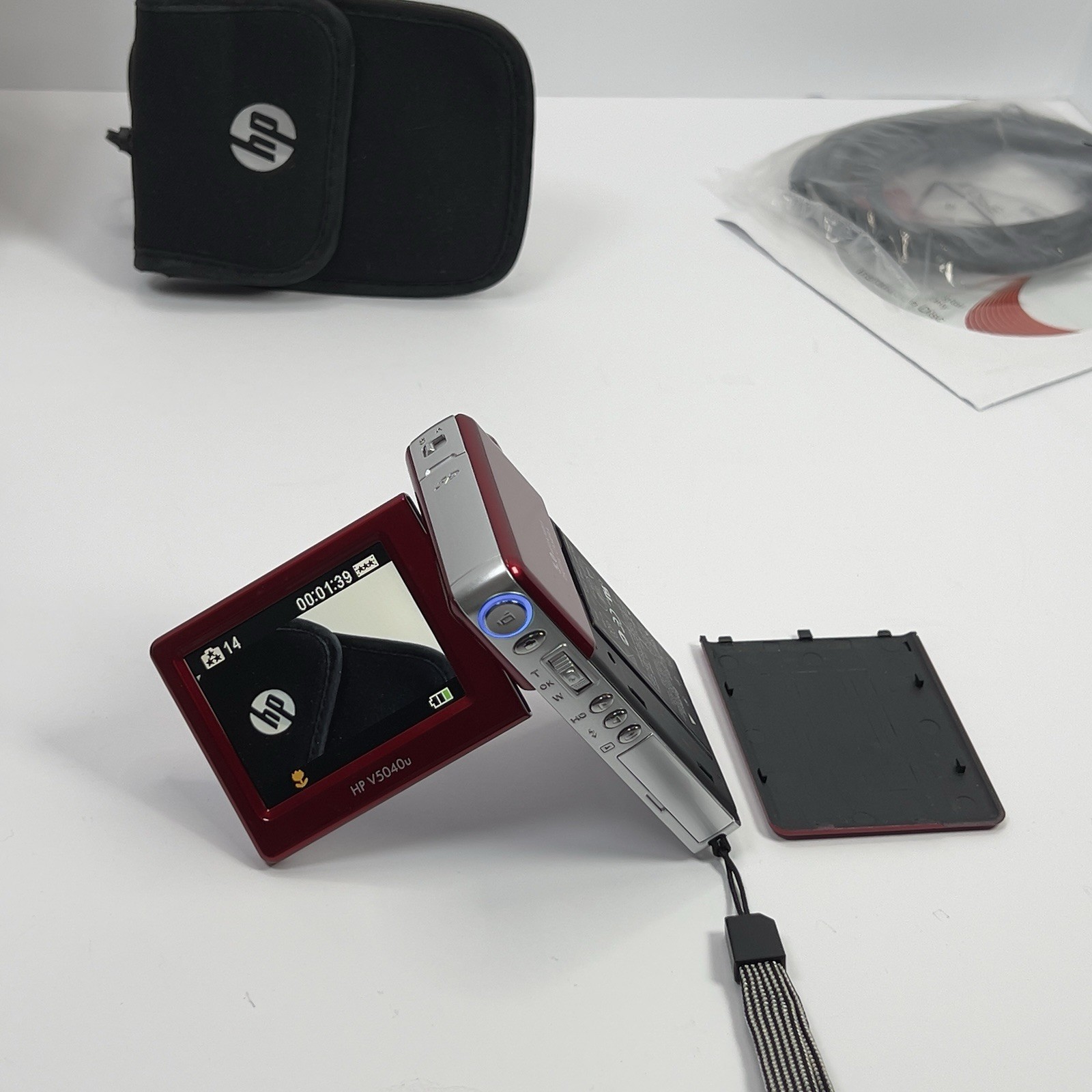 5mp Red &ndash; Used Very Good &ndash; Read