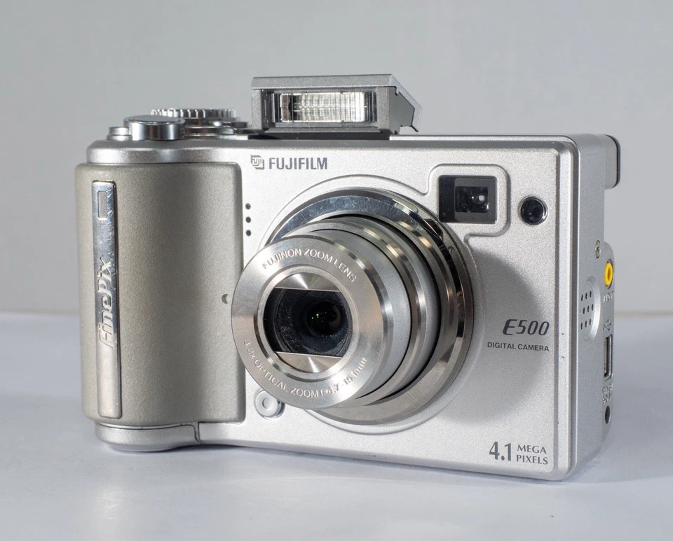 Fujifilm FinePix E500 4.1MP CCD Digital Camera - Tested & Working + xD Card - Image 3 of 4