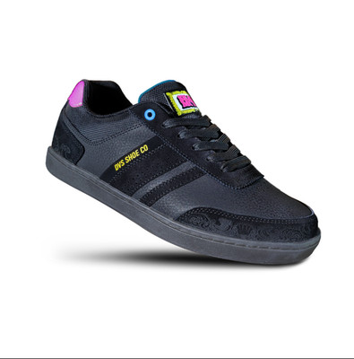 DVS Milan Skate More schwarz Wildleder Skateboarding Turnschuhe Sneakers KOSTENLOSE OHRHÖRER