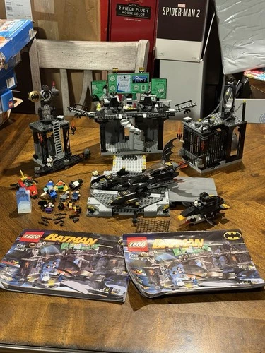 Complete LEGO Batman The Batcave 7783 Set Penguin Mr. Freeze Pennyworth Figures