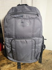 Oakley Enduro Backpack Laptop Grey Black 25L 2.0 Clean And Nice Condition.