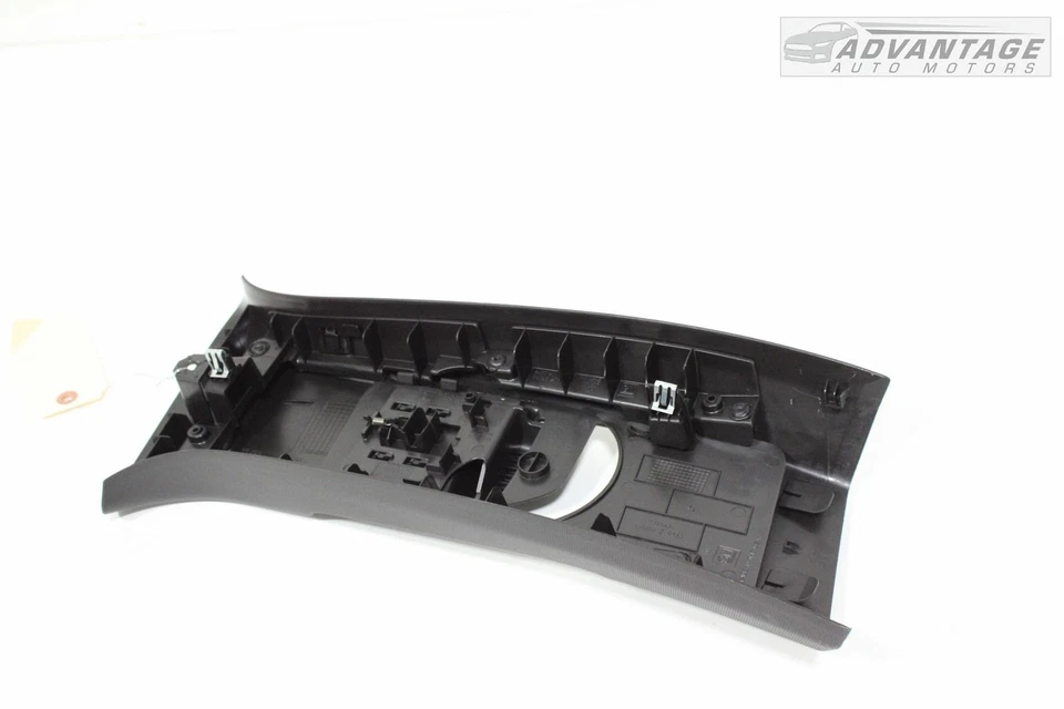 Chevrolet Traverse 2022-2023 centro izquierdo lado b moldura panel OEM Foto 4 de 4