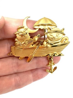 RARE Vintage gold-tone brooch from Jonette Jewelry (JJ). The Owl & The Pussy Cat