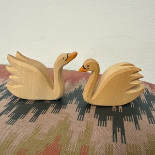 Ostheimer Swan set x 2 high neck wooden toy