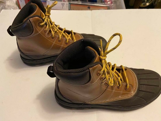 acg duck boots