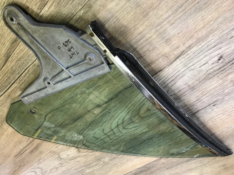 1970 DODGE CHALLENGER E BODY MOPAR LH FACTORY TINT 1/4 GLASS DATED: 263-0 - Изображение 2 из 3