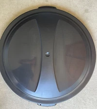 United Solutions  Rough & Rugged  32 gal. Plastic  Garbage Can  LID ONLY