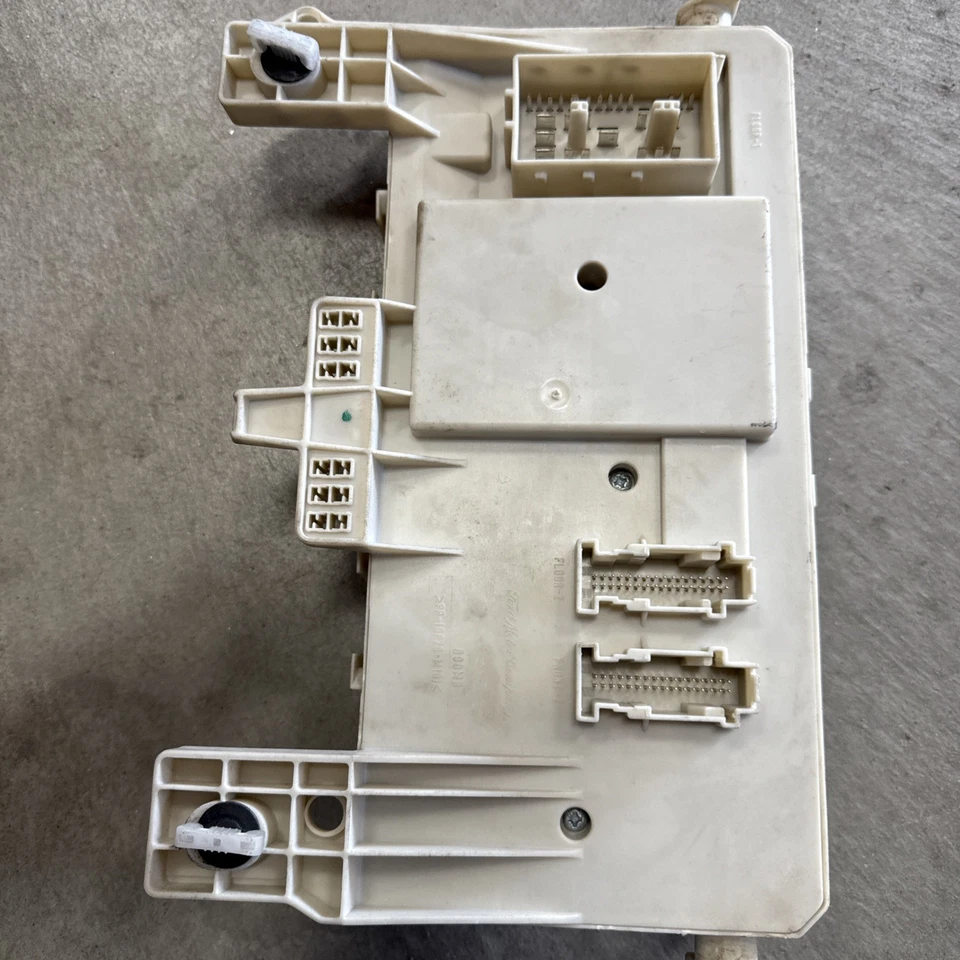 2005-2009 Volvo V50 fuse Box pn8690722 - Image 2 of 3