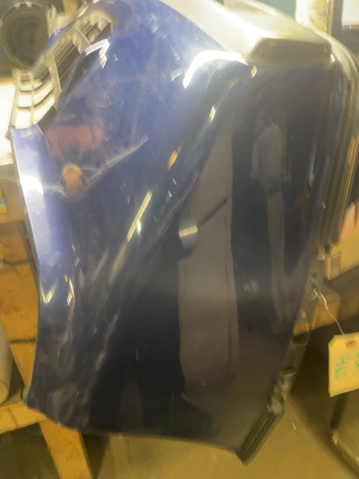 1984-1986 PONTIAC FIERO Front Blue Bumper OEM Foto 3 de 4