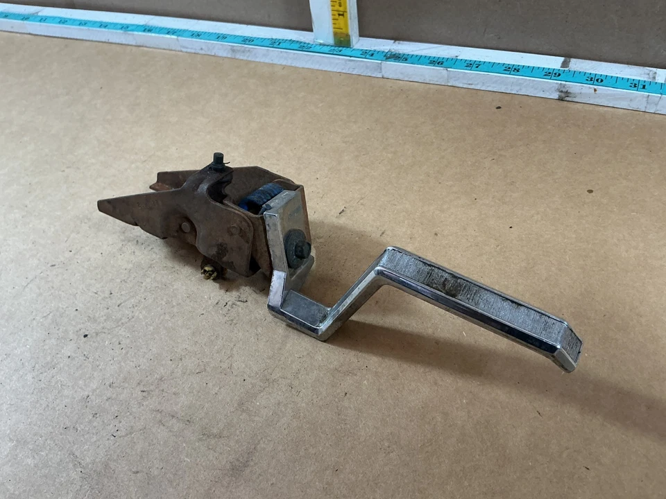 1981-1989 Lincoln Town Car Front Left Driver Side Interior Door Handle - Image 4 of 4