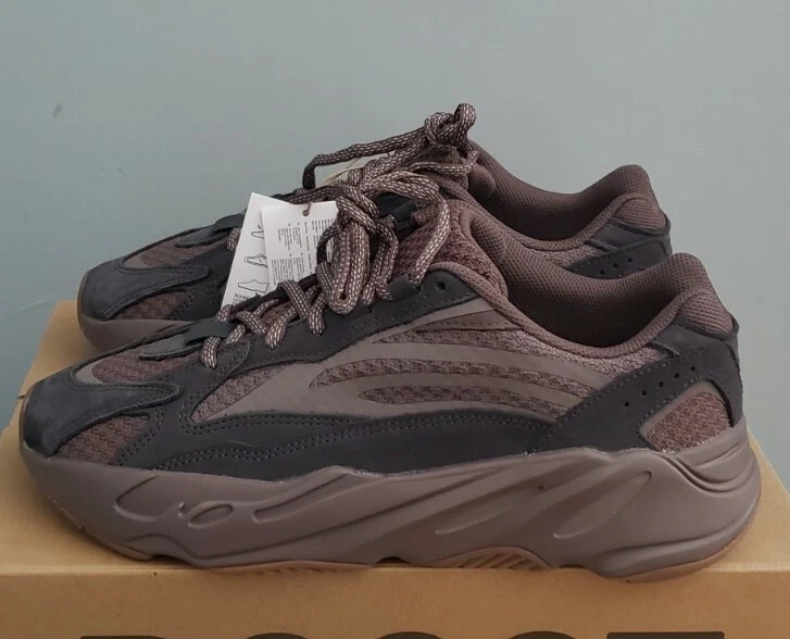 yeezy 700 v2 mauve