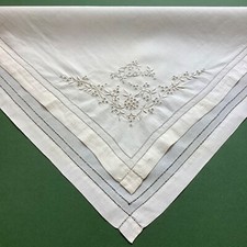 Fazzoletto antico vintage con bel ricamo e nome Jean 36 cm bianco