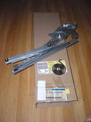 NEW OEM 1998 - 2002 LINCOLN NAVIGATOR WINDOW REGULATOR LH REAR