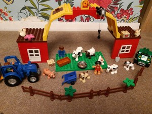 Lego Duplo Farm Set Inc Barn Tractor And Various Animals Ebay