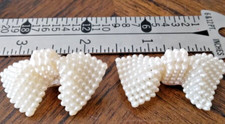 VINTAGE ESTATE, Dainty Acrylic Bow Shape Shoe Clips e 