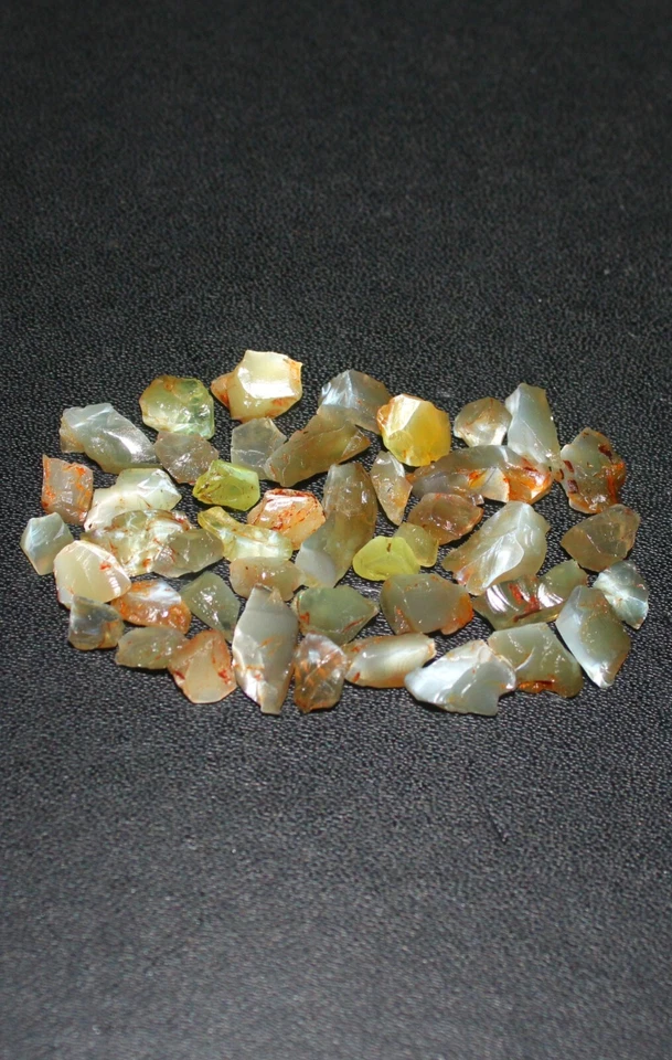 Lote de 70,90 quilates crisoberilo ojo de gato áspero, natural crudo gris y amarillo Foto 4 de 4