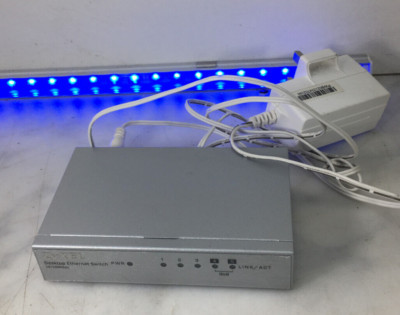 ZYXEL ES-105A 5 Ports Desktop Fast Ethernet Switch UK VERKÄUFER KOSTENLOSE P&P #BOX139