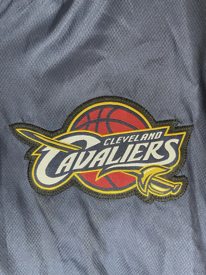 Chaqueta cortavientos Cleveland Cavaliers para hombre XL AOP Cavs cremallera completa deportes Foto 3 de 4
