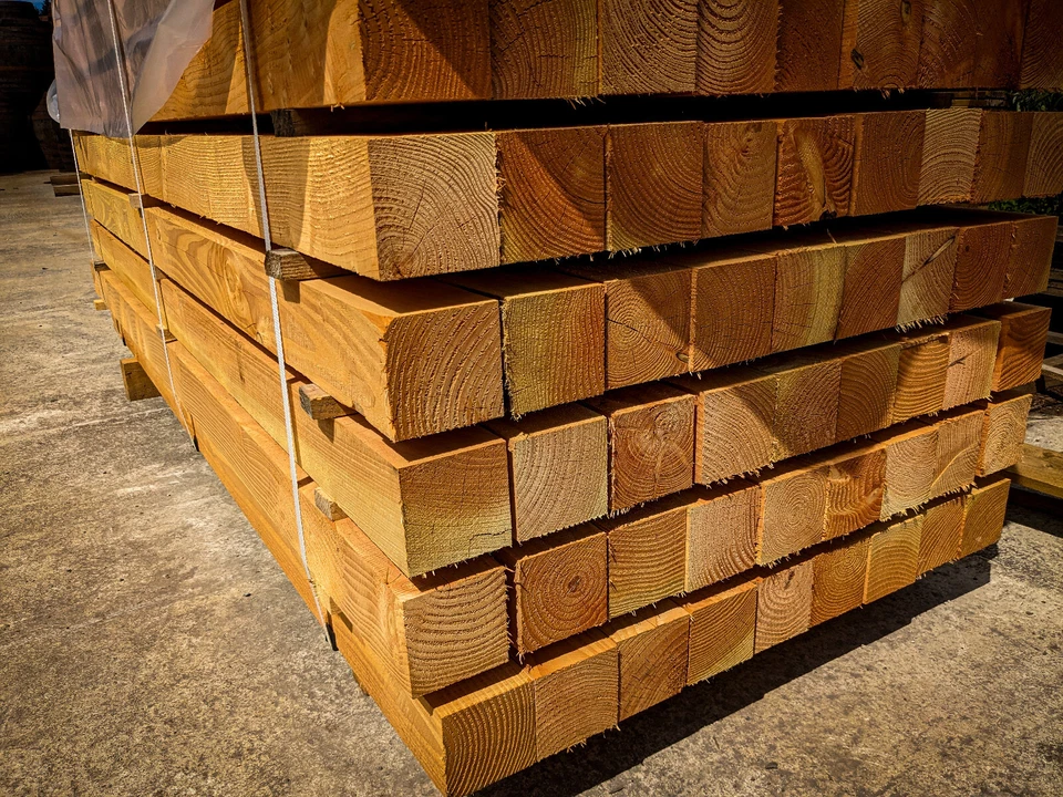 FENCE POSTS LARCH DOUGLAS FIR SOFTWOOD TIMBER SQUARE - 4X4 /100X100MM 8FT 2.4M - Image 2 of 4