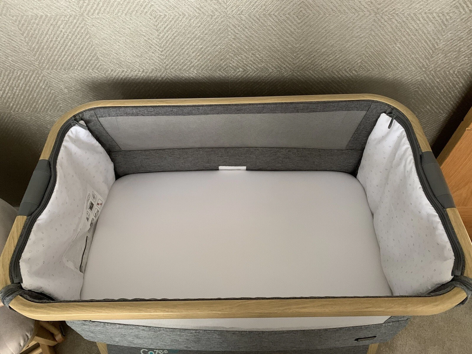 baby crib with Bedding