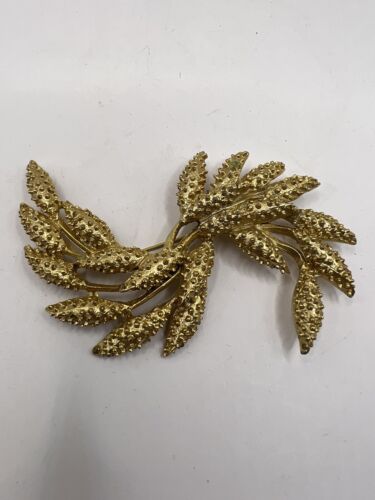 Vintage Signed Sarah Coventry Wind Flower Gold Ton