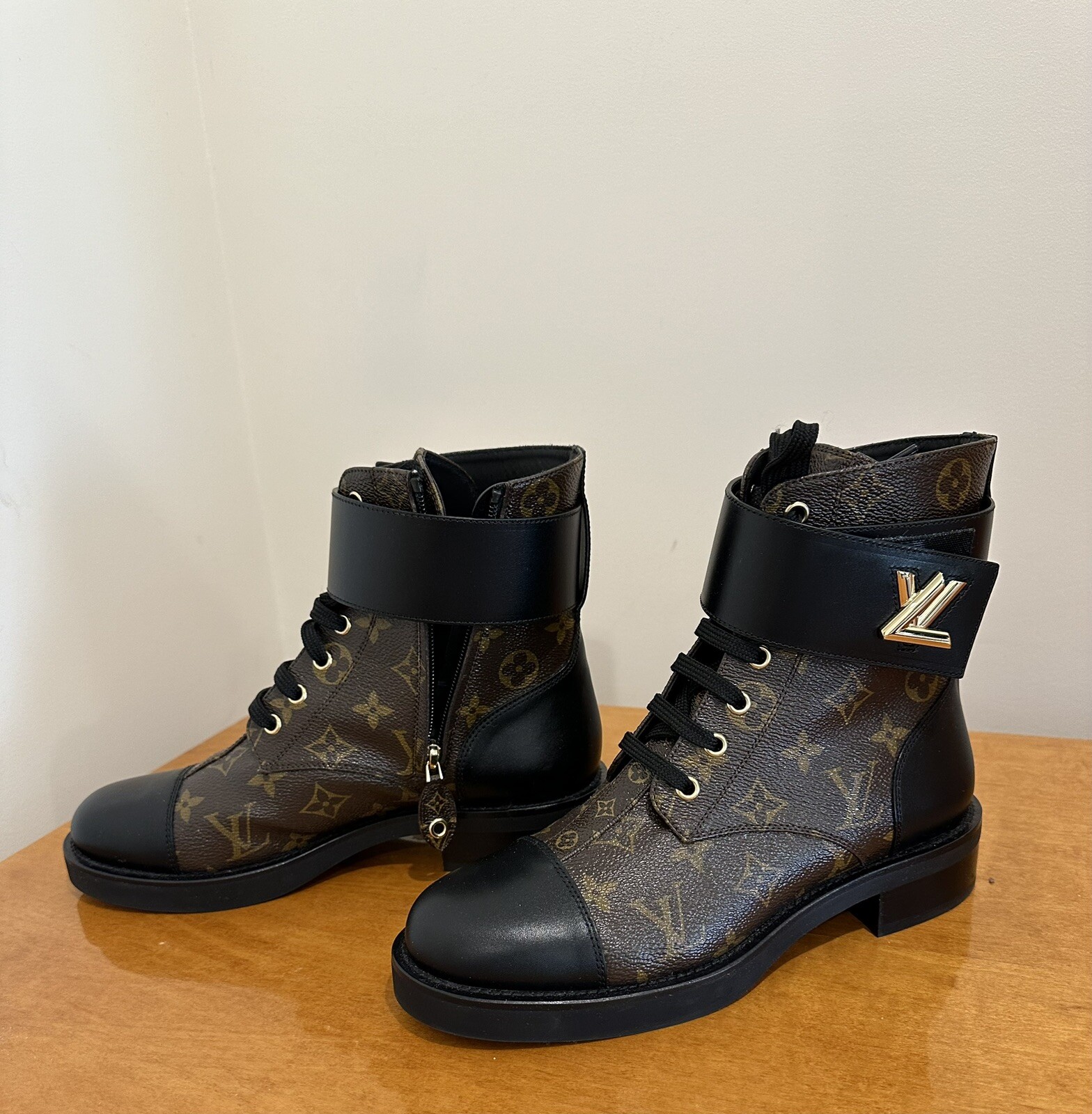 NIB Louis Vuitton Wonderland Ranger Boots IT 39, US 8.5 Side ZIP, Logo, Brown. image 6