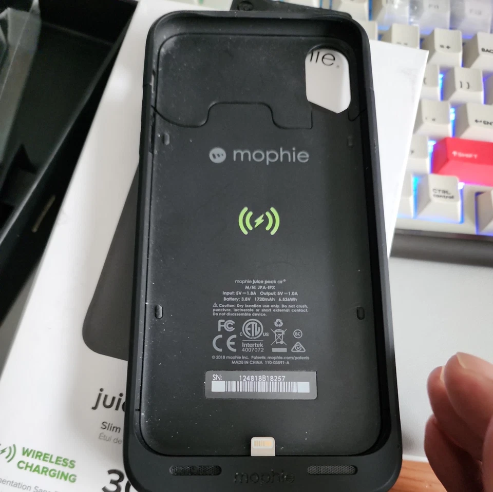 Funda protectora de batería Mophie Juice Pack para iPhone X/XS carga inalámbrica Foto 2 de 4