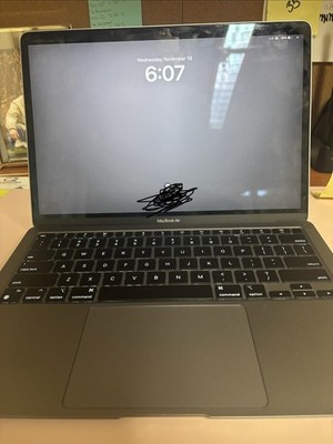 Late 2020 Apple MacBook Air  13-inch  M1 Chip @ 3.2 GHz 8GB RAM 256GB Storage