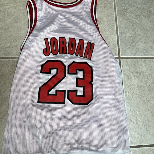 VINTAGE CHICAGO BULLS #23 MICHAEL JORDAN CHAMPION JERSEY & SHORTS SZ M 10-12 - Picture 13 of 19