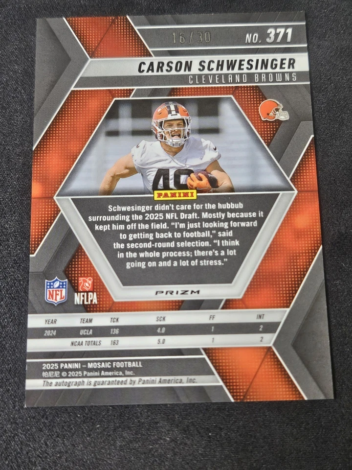 2025 Panini Mosaic Carson Schwesinger Green FOTL Rookie Auto SSP 16/30 - Image 2 of 3