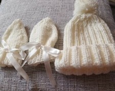 Baby bobble hat