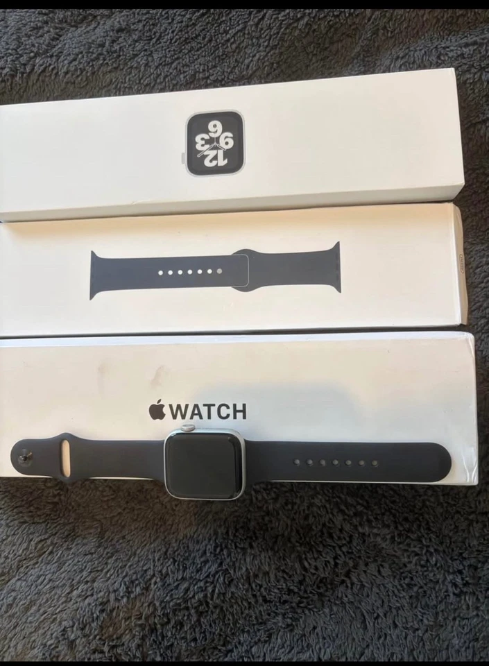 Apple Watch SE 44mm Space Gray Alu Midnight Sport Band GPS, photo 4 of 4