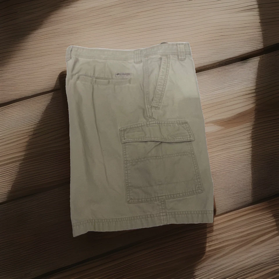 Columbia Hiking Shorts Beige Cargo Pockets Snap Waist Smart Device Pocket Sz 40 - Image 3 of 4
