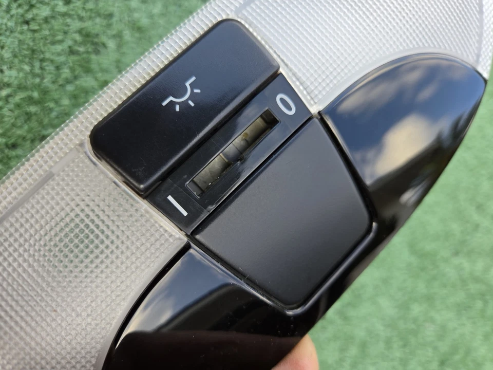 Chrysler Crossfire 2004-2008/01-04 Mercedes SLK luz domo superior luz mapa  Foto 3 de 4