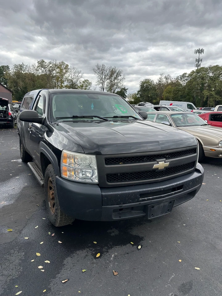 Used Rear Axle Assembly Rear fits: 2011 Chevrolet Silverado 1500 pickup 8.6`` ri - Image 2 of 4