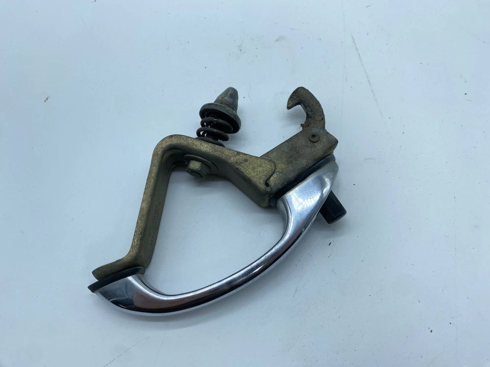 Volkswagen Beetle 1972 — замок капота с внешней ручкой - Изображение 2 из 4