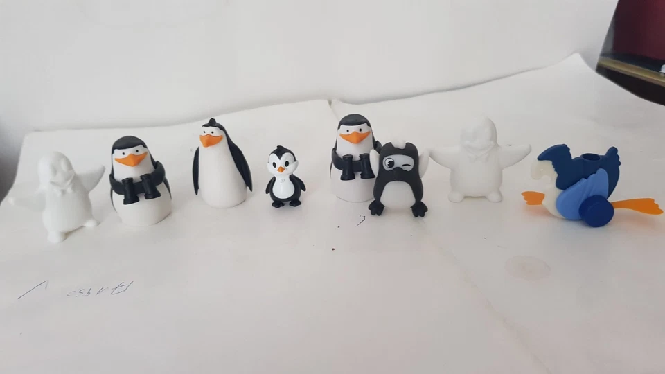 8 Figuren. u.a.5x Pinguin + 1 Pelikan-Watscheltier 1992 + 2 Gespenster - Bild 1 von 1