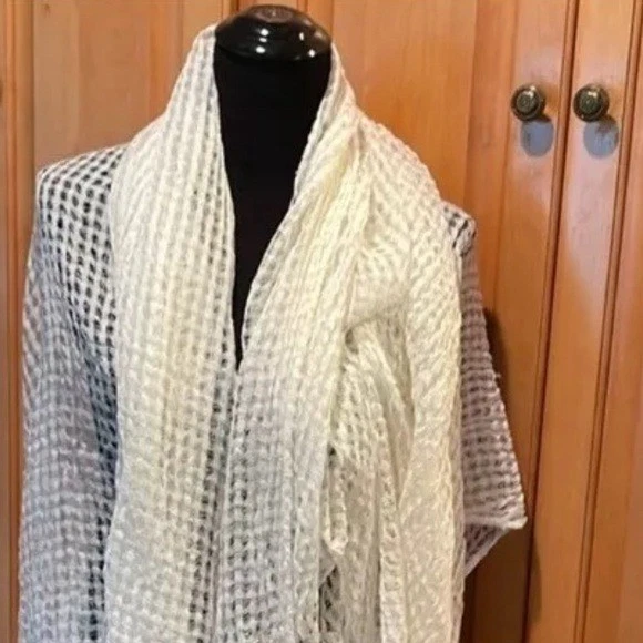 Шарф Faliero Sarti Italia 1949 серебристый с металлической нитью цвета слоновой кости льняной хлопок - Изображение 2 из 4