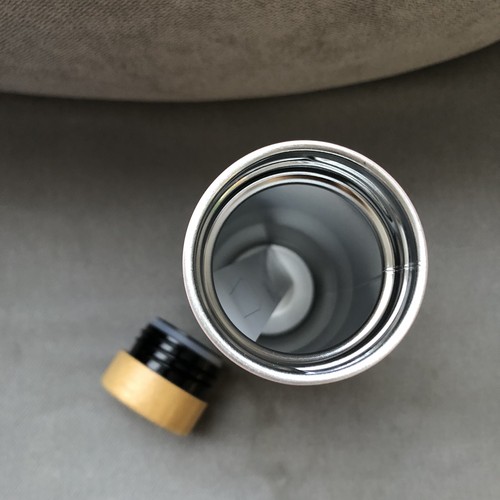 Botella térmica original Mercedes-Benz OEM con tapa de bambú rosa 17 oz - Imagen 4 de 7