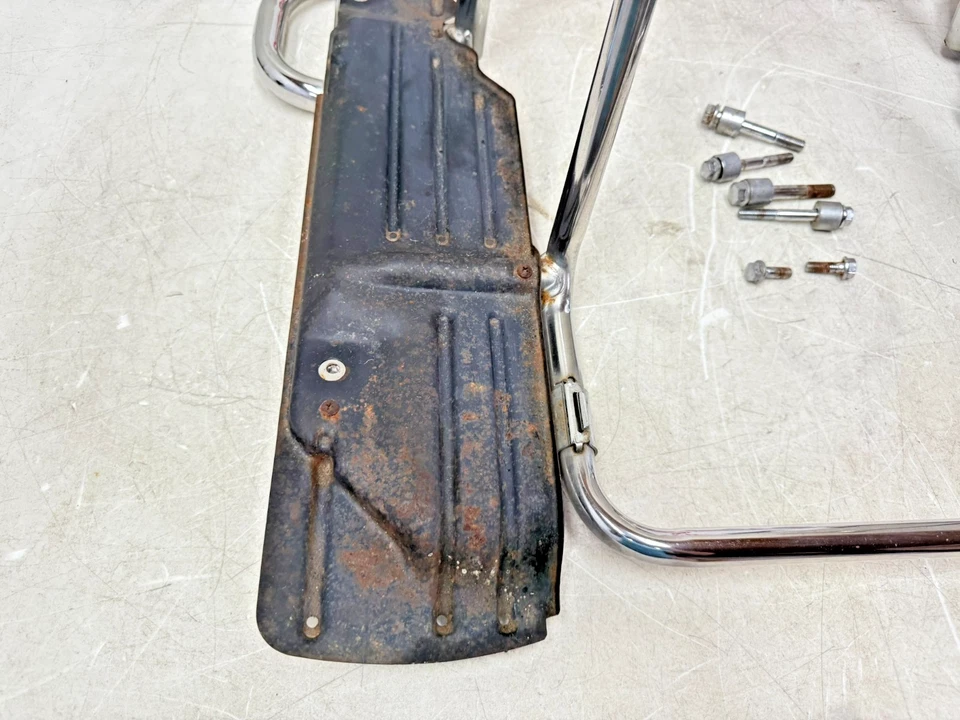 2001 HONDA VALKYRIE INTERSTATE Saddlebag Left Right Mount Bracket + Hardware - Image 2 of 4