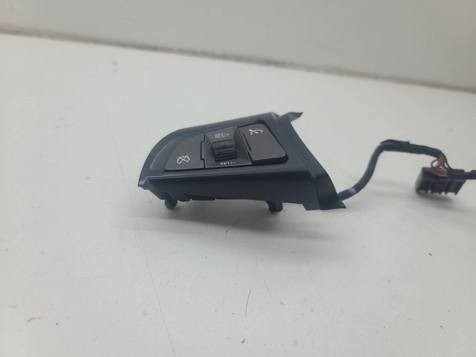 Interruptor de control de crucero del volante Chevrolet Malibu 2013-2016 OEM 228221937 Foto 3 de 4