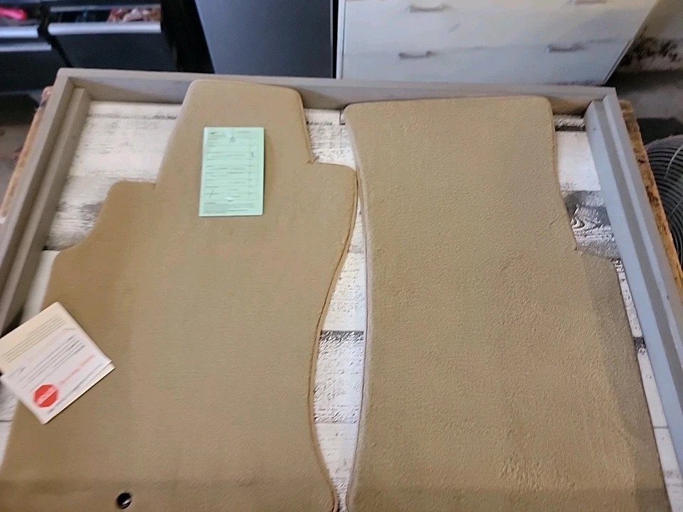 1996-2004 Nissan Pathfinder QX4 Infiniti Floor Mat SET OEM Light Tan NEW NOS - Image 4 of 4