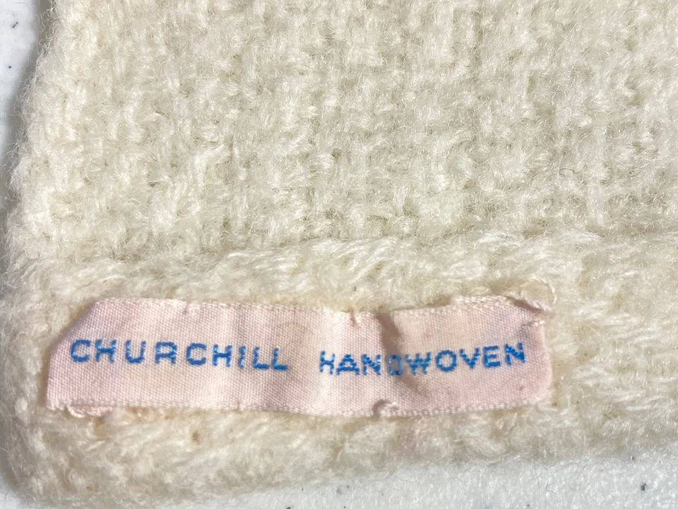 Manta bebé Churchill tejida a mano vintage lana crema con 3 rosas rosadas Foto 3 de 4