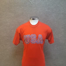 Vintage “USA” Fruit Of The Loom Short Sleeve Red Color SIZE LARGE 