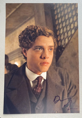 DOUGLAS SMITH ''The Alienist'' In-person  signed  Foto 20x30 Autogramm