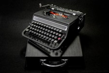 Olivetti Studio 46(42) Classic Black Vintage Typewriter Serviced, case thumbnail