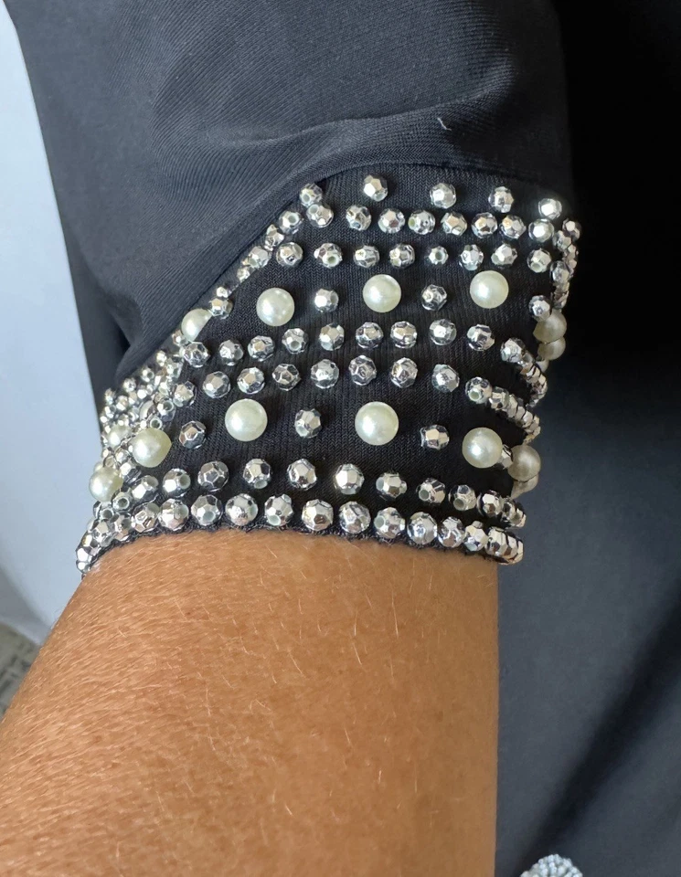 Vestido de cóctel negro para mujer Tiana B. 2X Plus con mangas adornadas 3/4 Foto 3 de 4