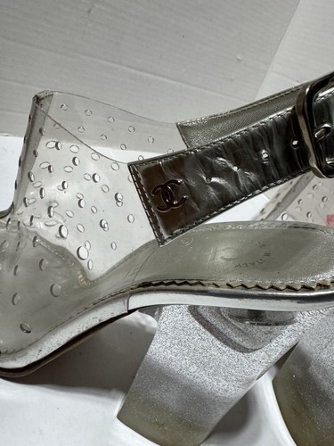 Sandali Chanel US 7,5 trasparenti PVC argento logo CC cinturino alla caviglia scarpe aperte - Foto 13 di 16