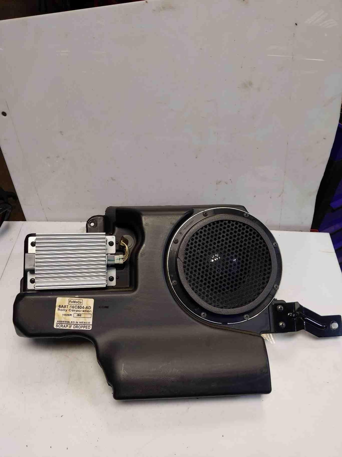 20092012 Ford Flex Subwoofer Box Assembly With Module Sony OEM
